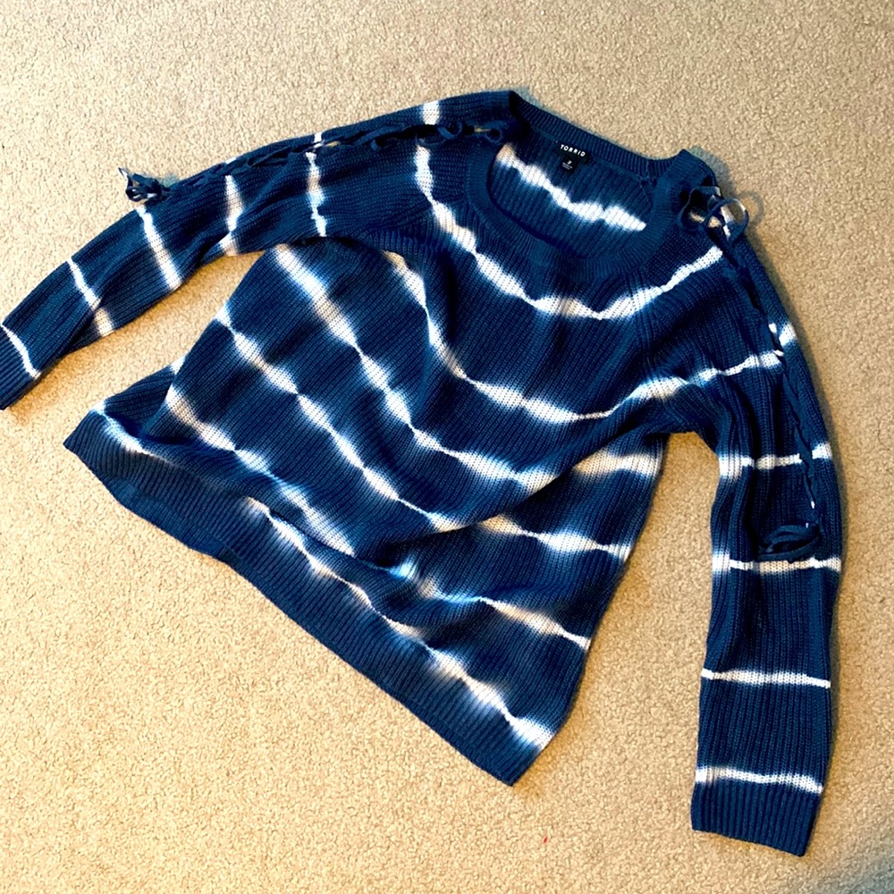 Torrid tie dye lightweight sweater with lace up arms sz 18W